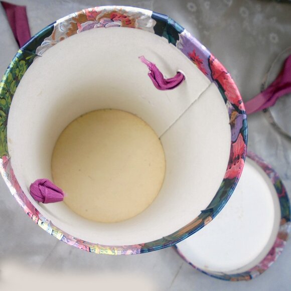 Vintage Wallpaper Storage Box, Super Retro - Picture 6 of 8